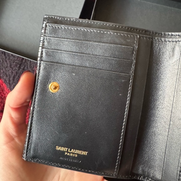 Yves Saint Laurent Black and Gold Crocodile-Embossed Wallet FIRM - Picture 12 of 14